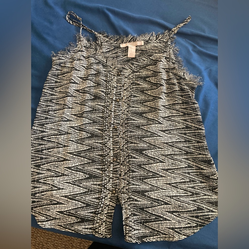 Forever 21 black and white buttoned tank top